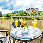 Eleonoras Ferienwohnungen In Wuerzburg Stadt Inklusive Eigenen Parkplaetzen Vor Der Tuer