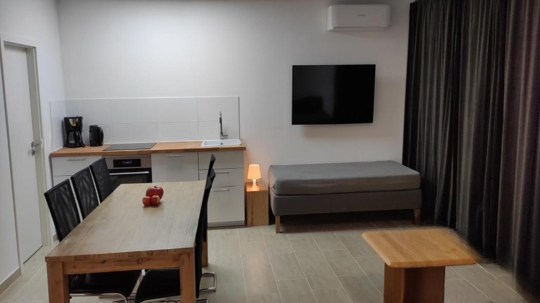Apartment Eleonoras In Stadt Inklusive Eigenen Parkplaetzen Vor Der Tuer Würzburg